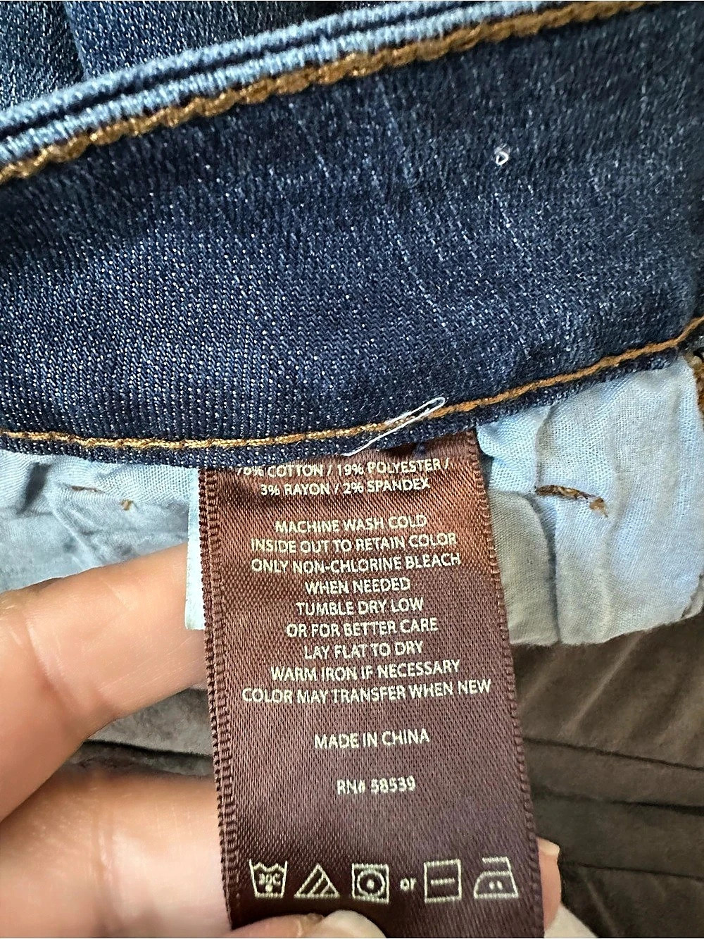 Kut from the Kloth Mid-Rise Slim Straight Leg Jeans Straight Leg Jeans - Picture 7 of 8